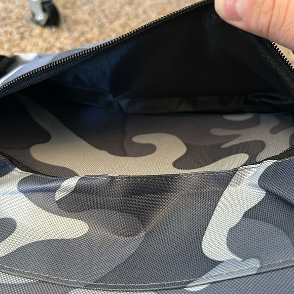 Camo backpack - Picture 3 of 4